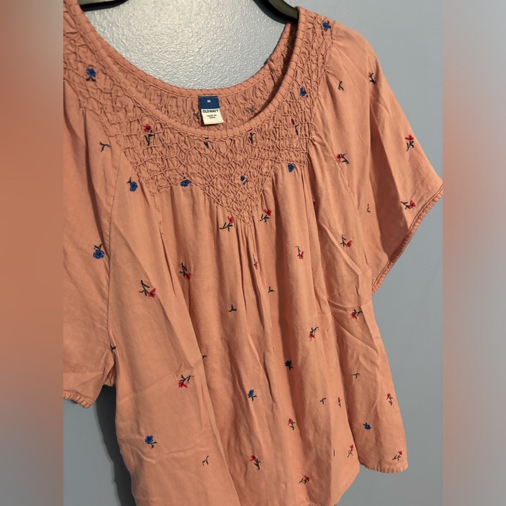 Old Navy Women’s Top Pink EUC Medium (would fit Large too, IMO) Flowers